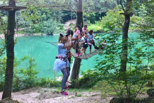 dekliščina v adrenalinskem parku