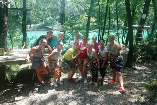 dekliščina v adrenalinskem parku